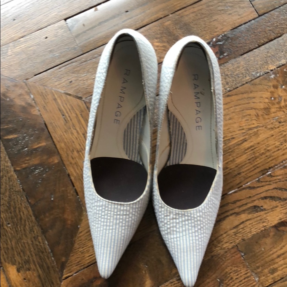 Seersucker pointed toe heel